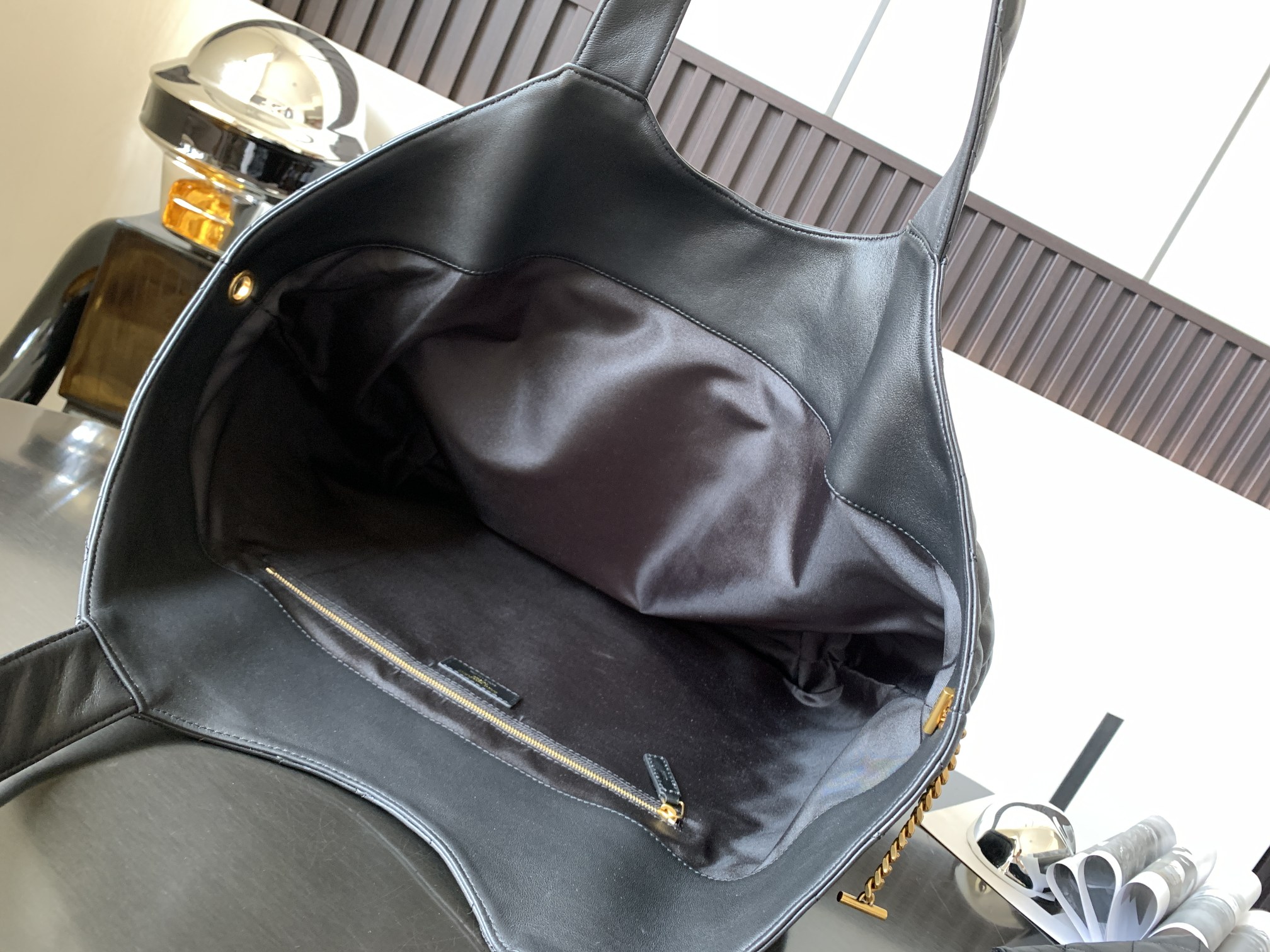 y5l Sa**t Lau*nt icare maxi shopping bag quilted lambskin black