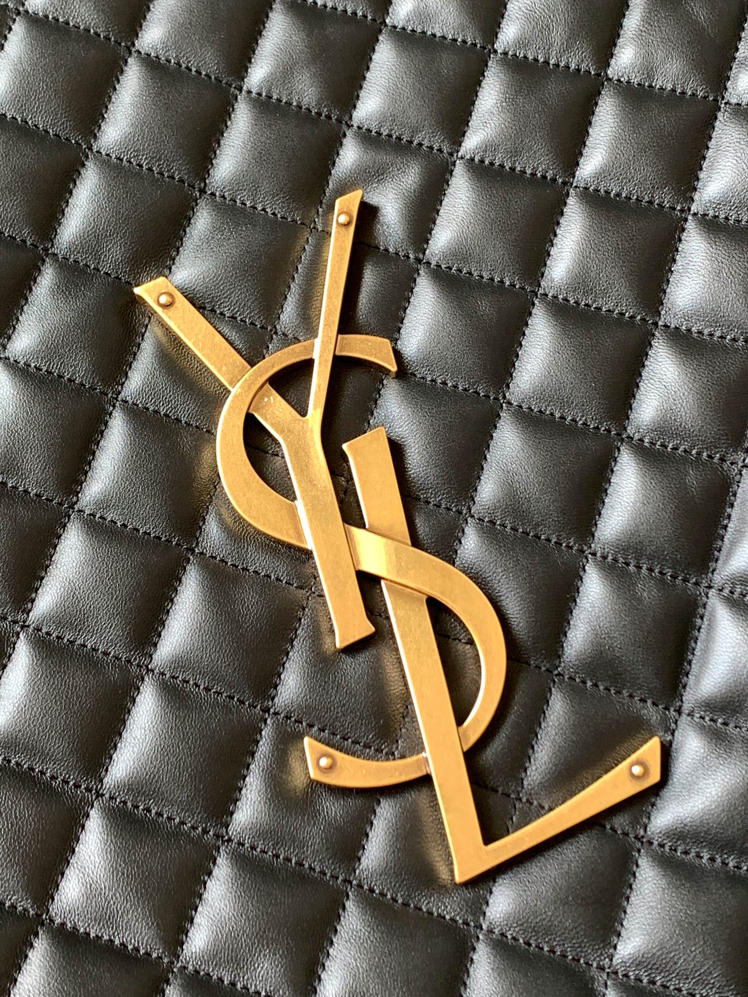 y5l Sa**t Lau*nt icare maxi shopping bag quilted lambskin black