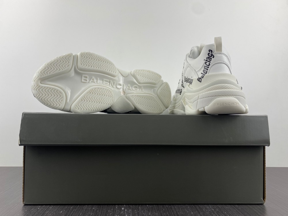 Ba1enc1aga Triple S Sneaker 2022092301