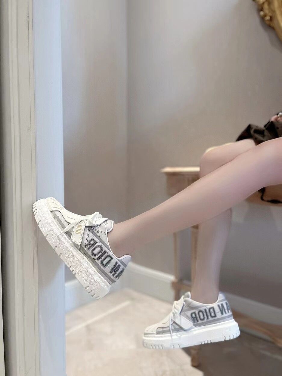 D10r sneakers 2022092601