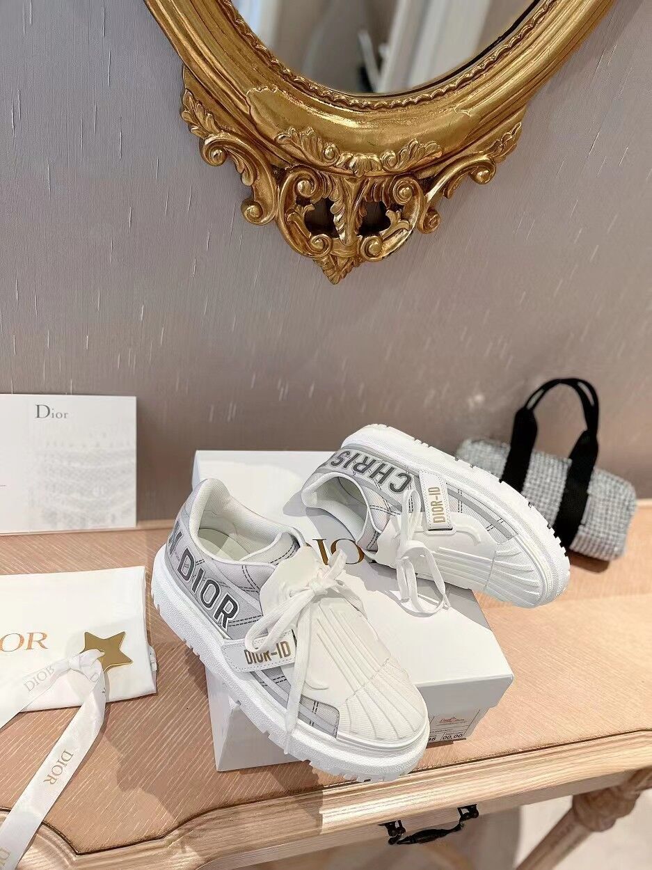 D10r sneakers 2022092601
