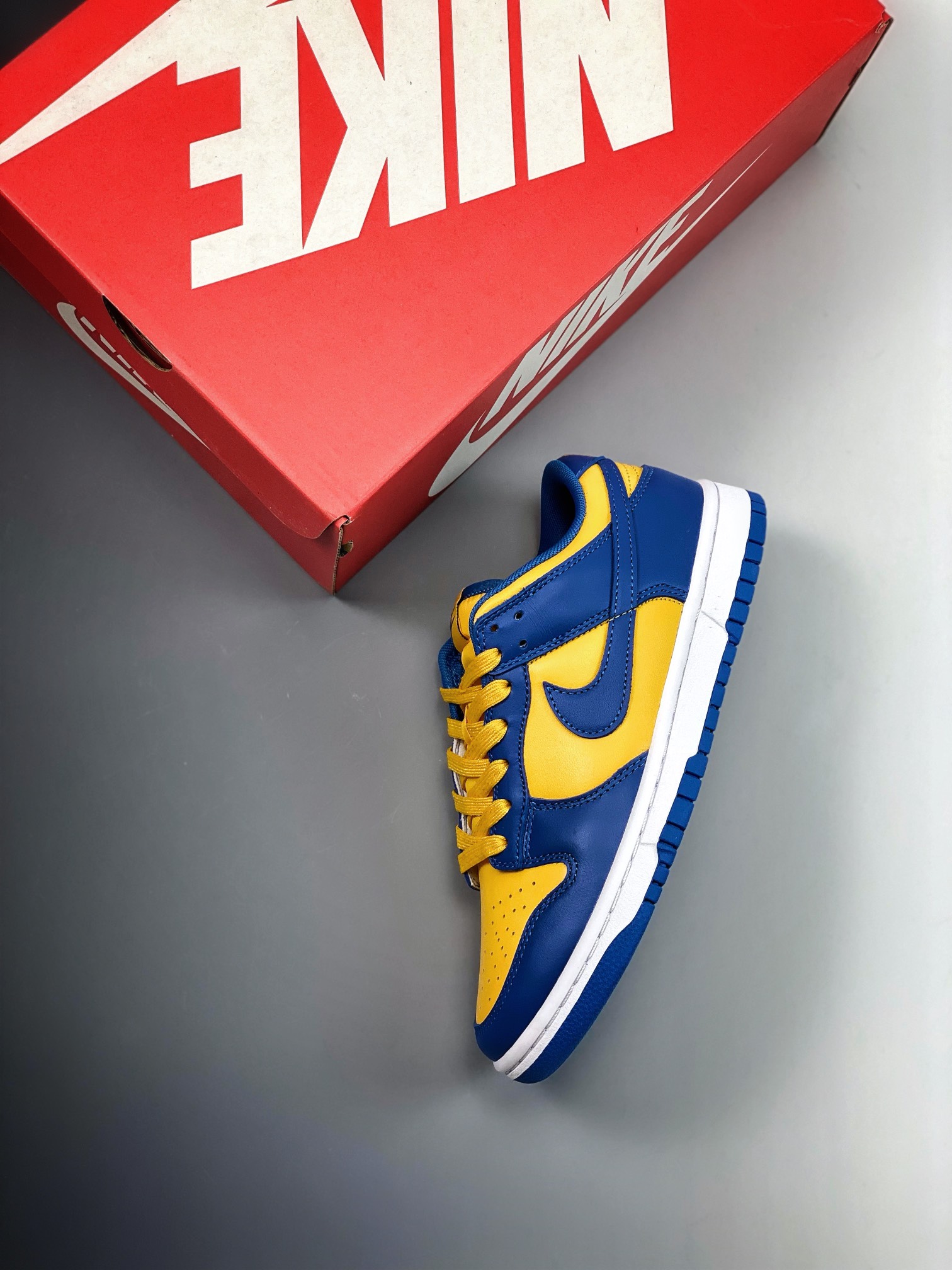 Nike Dunk Low UCLA