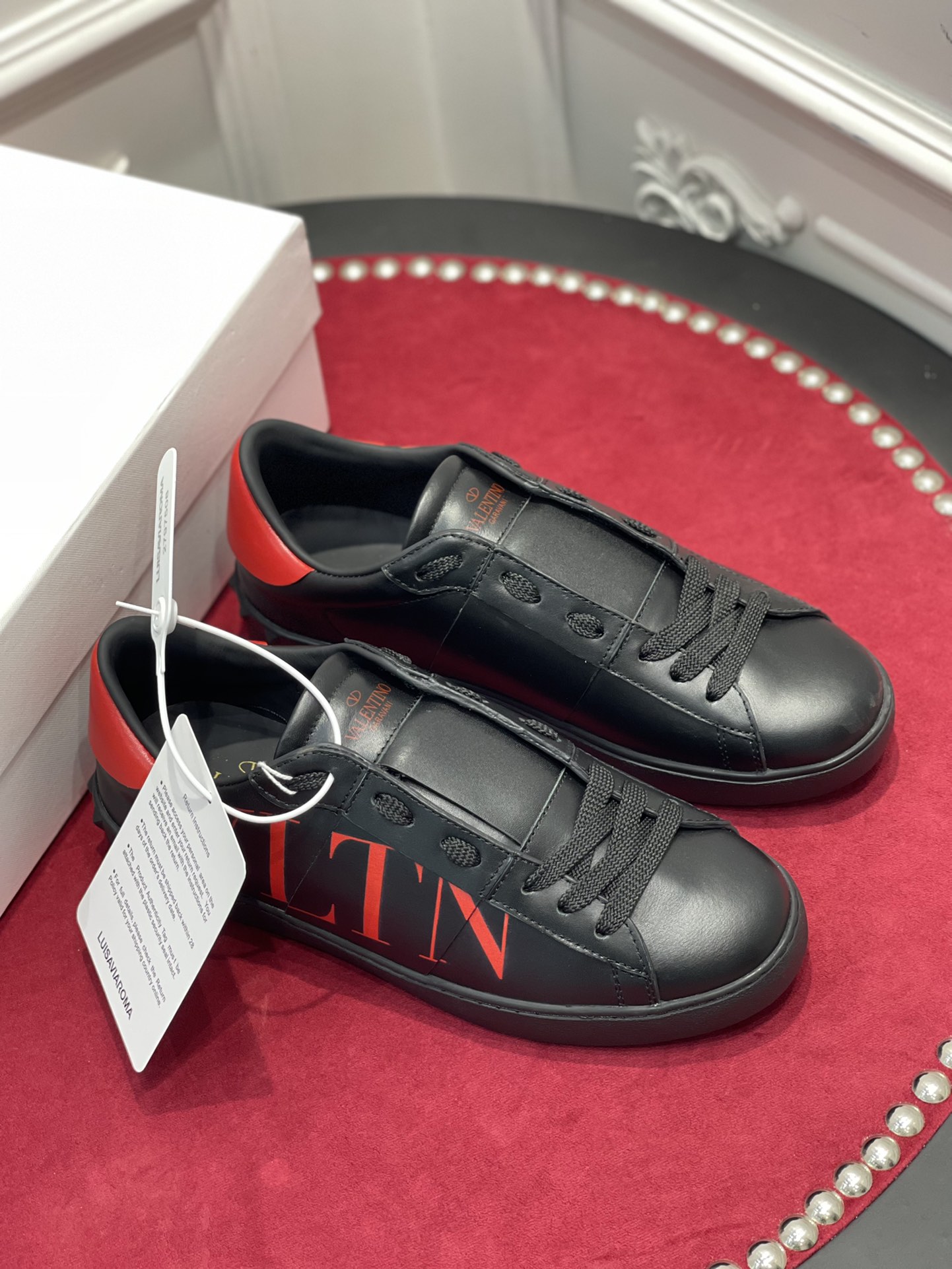 Va1entin0 sneaker 2022111002