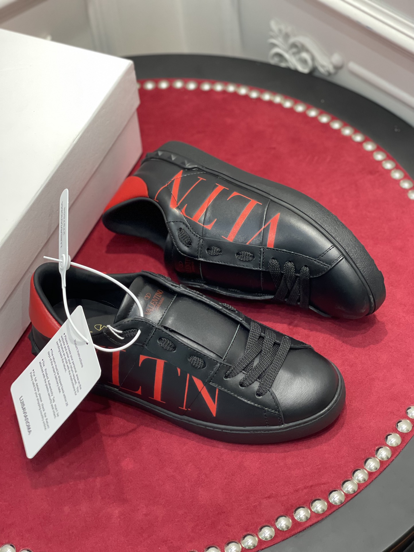 Va1entin0 sneaker 2022111002