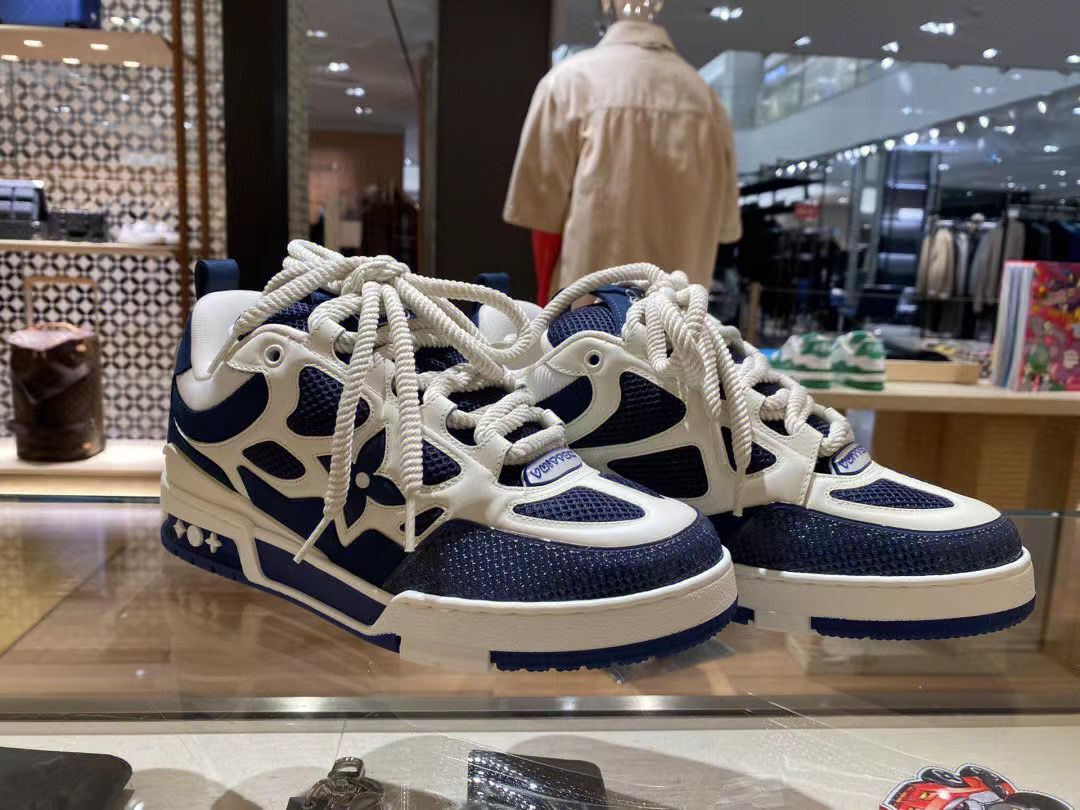 1V sneaker 20221227
