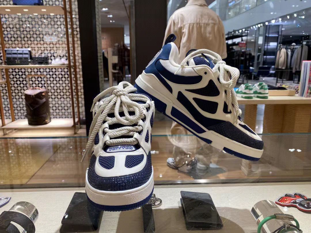1V sneaker 20221227