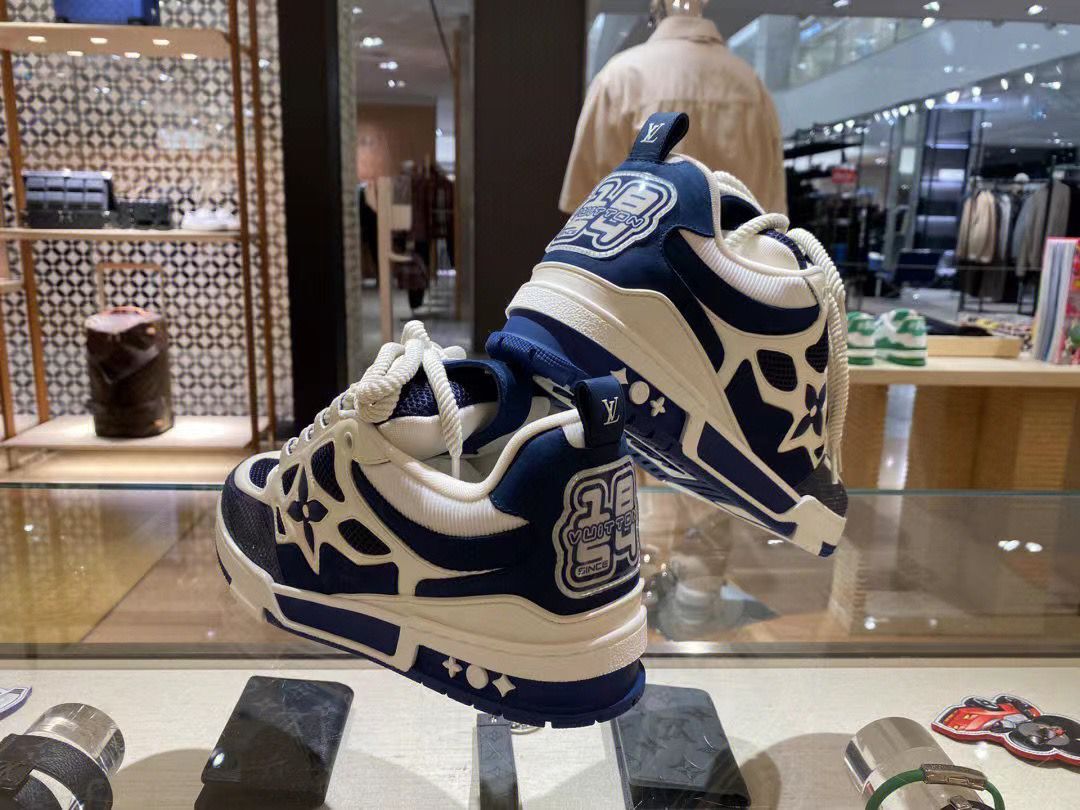 1V sneaker 20221227