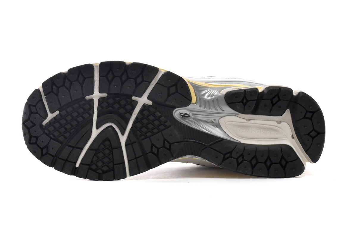 New Balance thisisneverthat x 2002R White ML2002RT