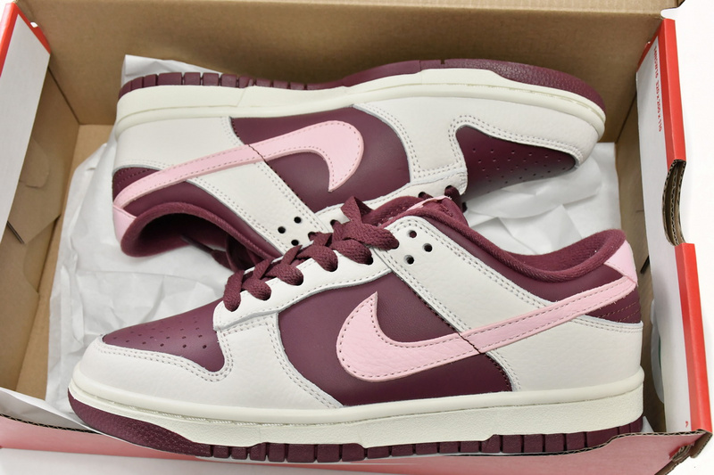 Nike SB Dunk Low Premium Valentines Day DR9705-100