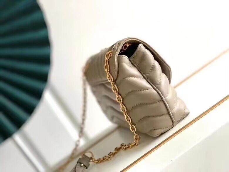 1V wave chain bag 2023030102