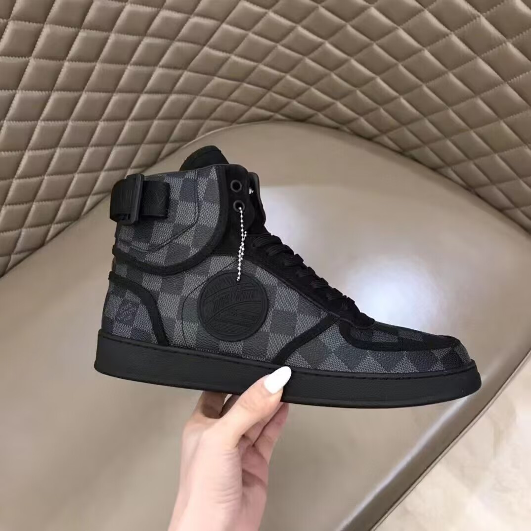 1V Sneaker 2023031601