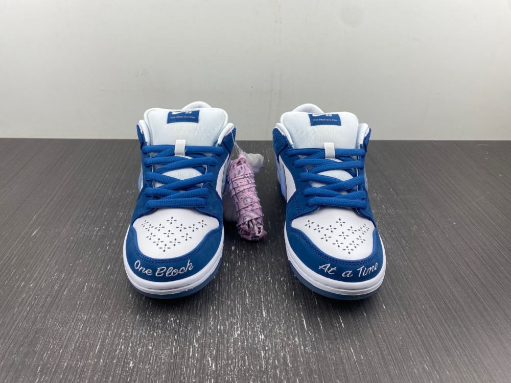 Born x Raised x Dunk Low SB One Block at a Time FN7819-400