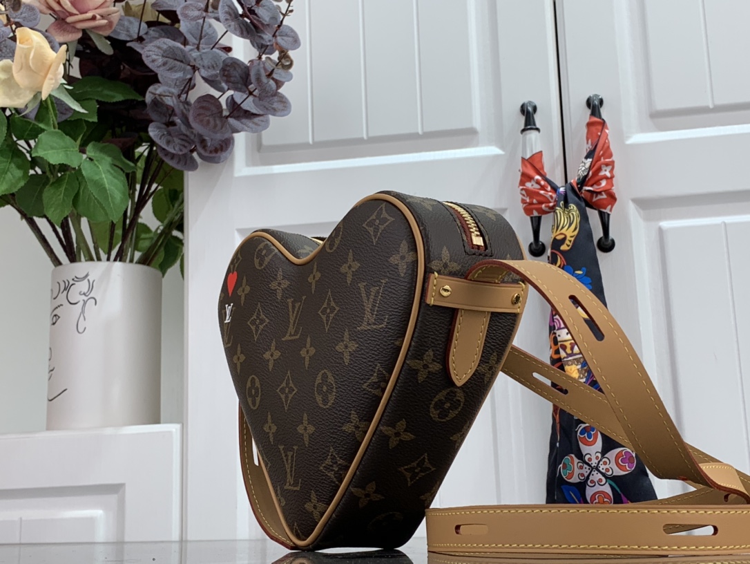 1V Shoulder bag M45149AX Size:22x20x6cm