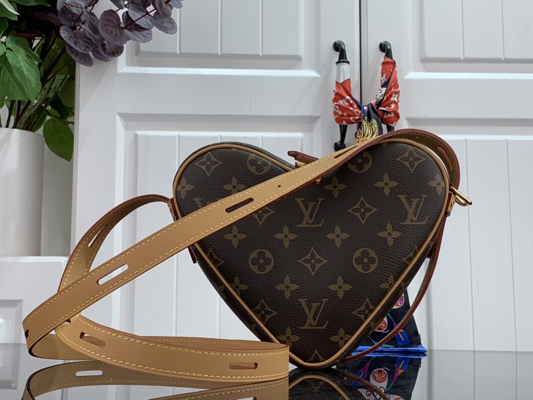 1V Shoulder bag M45149AX Size:22x20x6cm