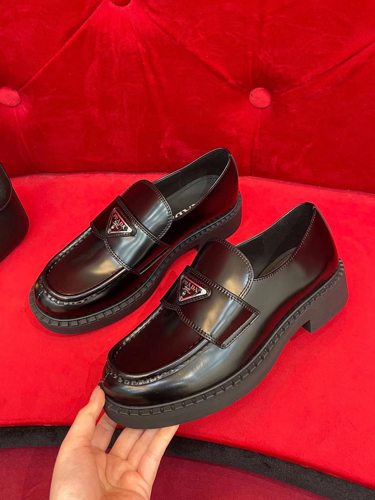 Pra0a shoes 2022041401