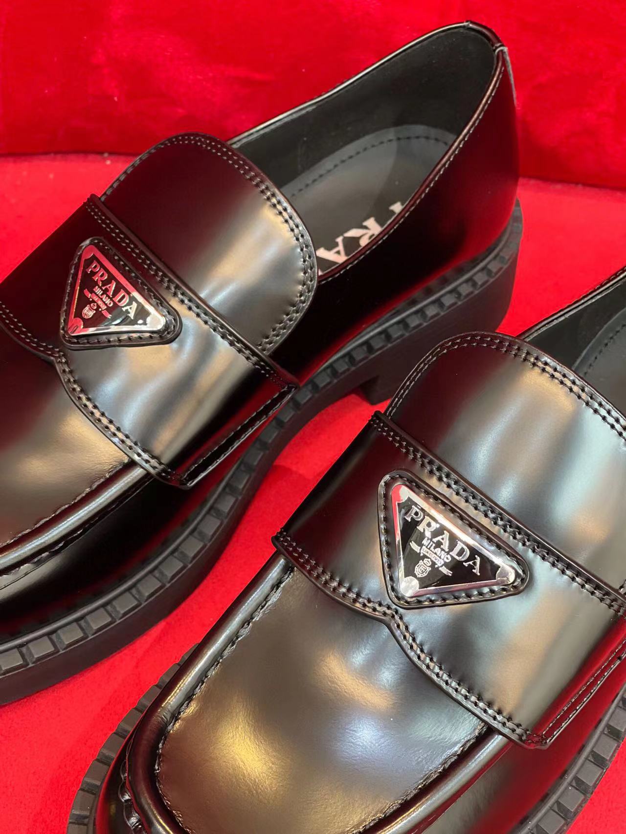 Pra0a shoes 2022041401