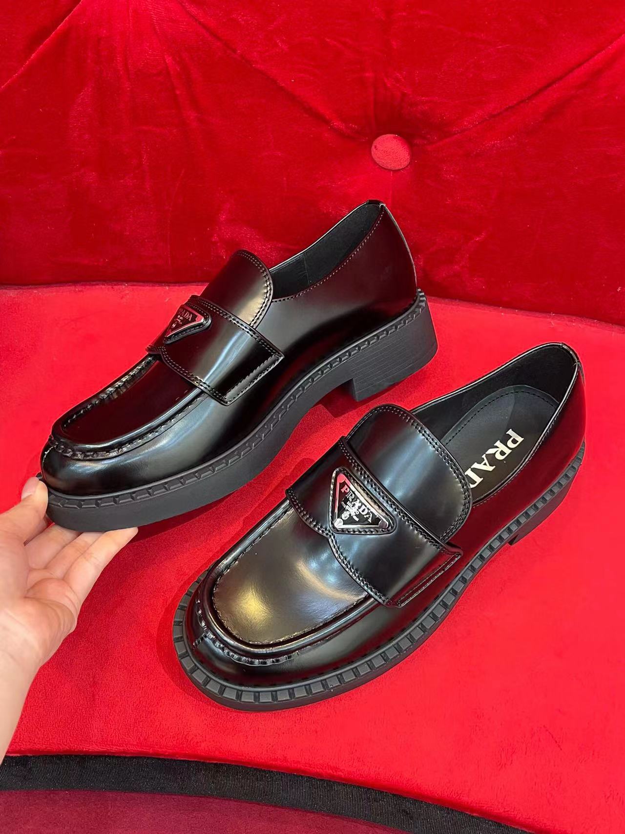 Pra0a shoes 2022041401