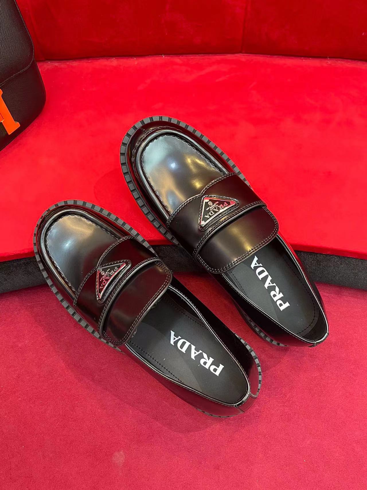Pra0a shoes 2022041401