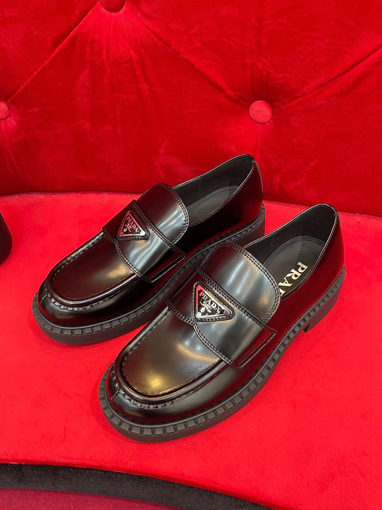 Pra0a shoes 2022041401