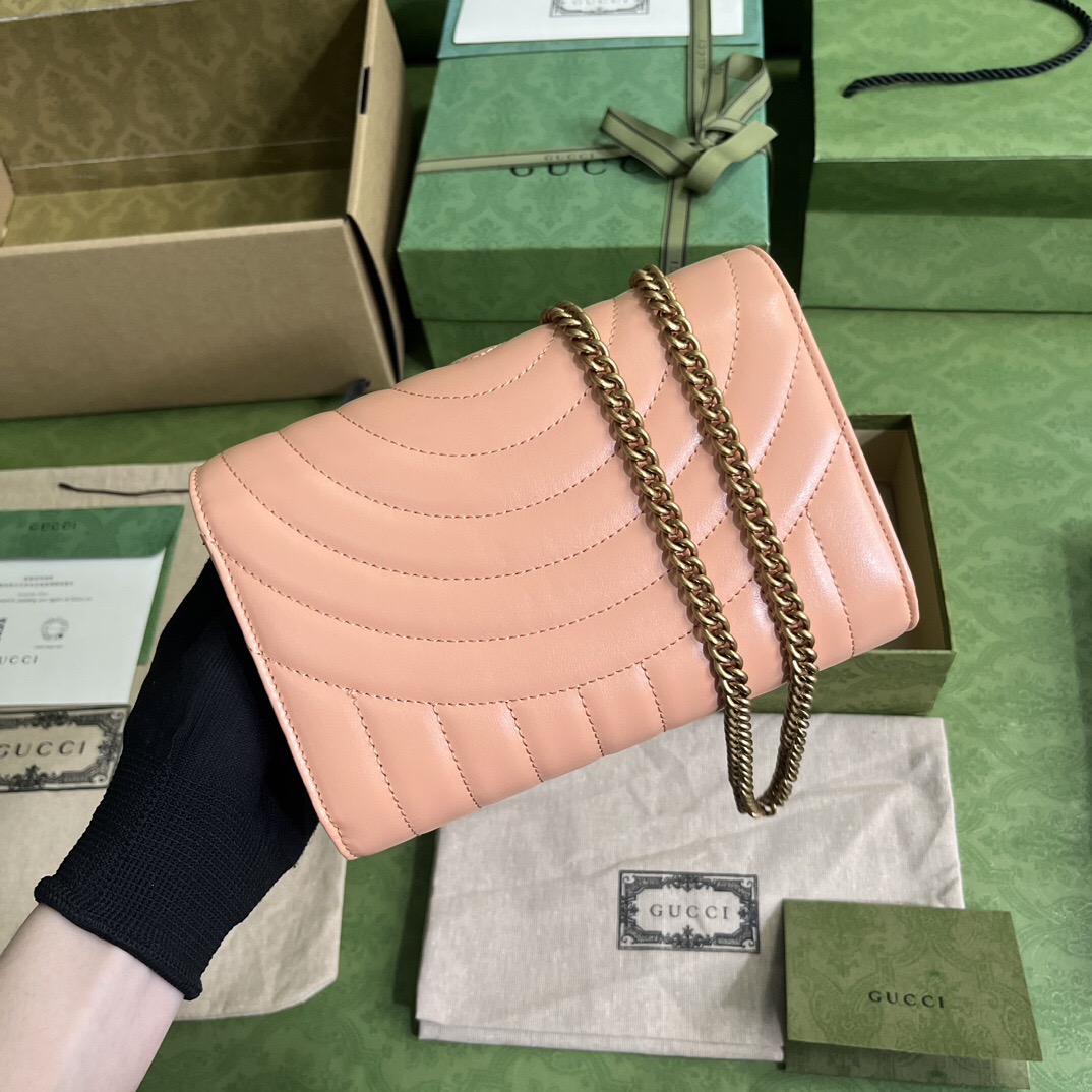 Gvcci GG Marmont matelassé mini bag 20x13x6CM