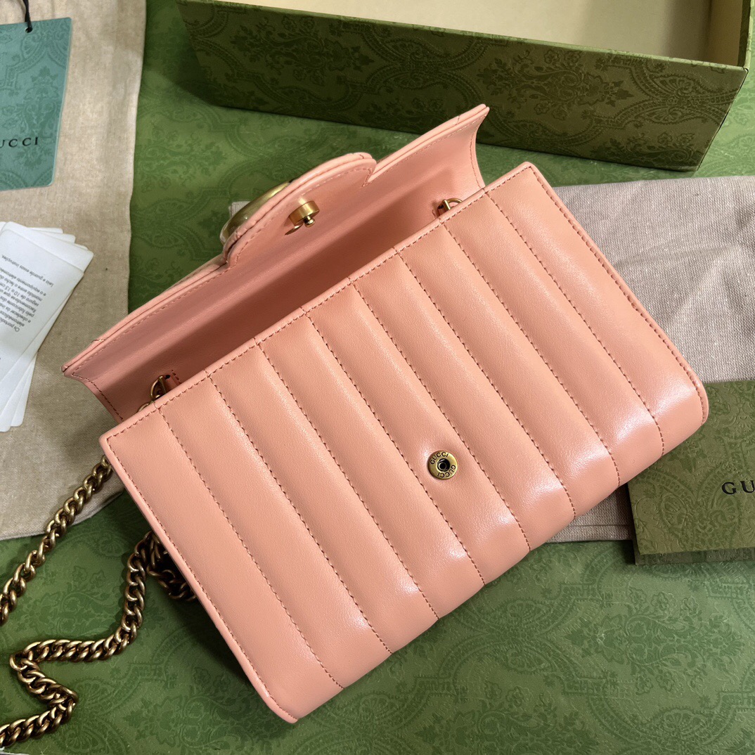 Gvcci GG Marmont matelassé mini bag 20x13x6CM