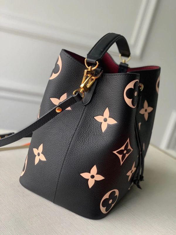 1v M45497 NEONOE MM 26.0*26.0*17.5cm