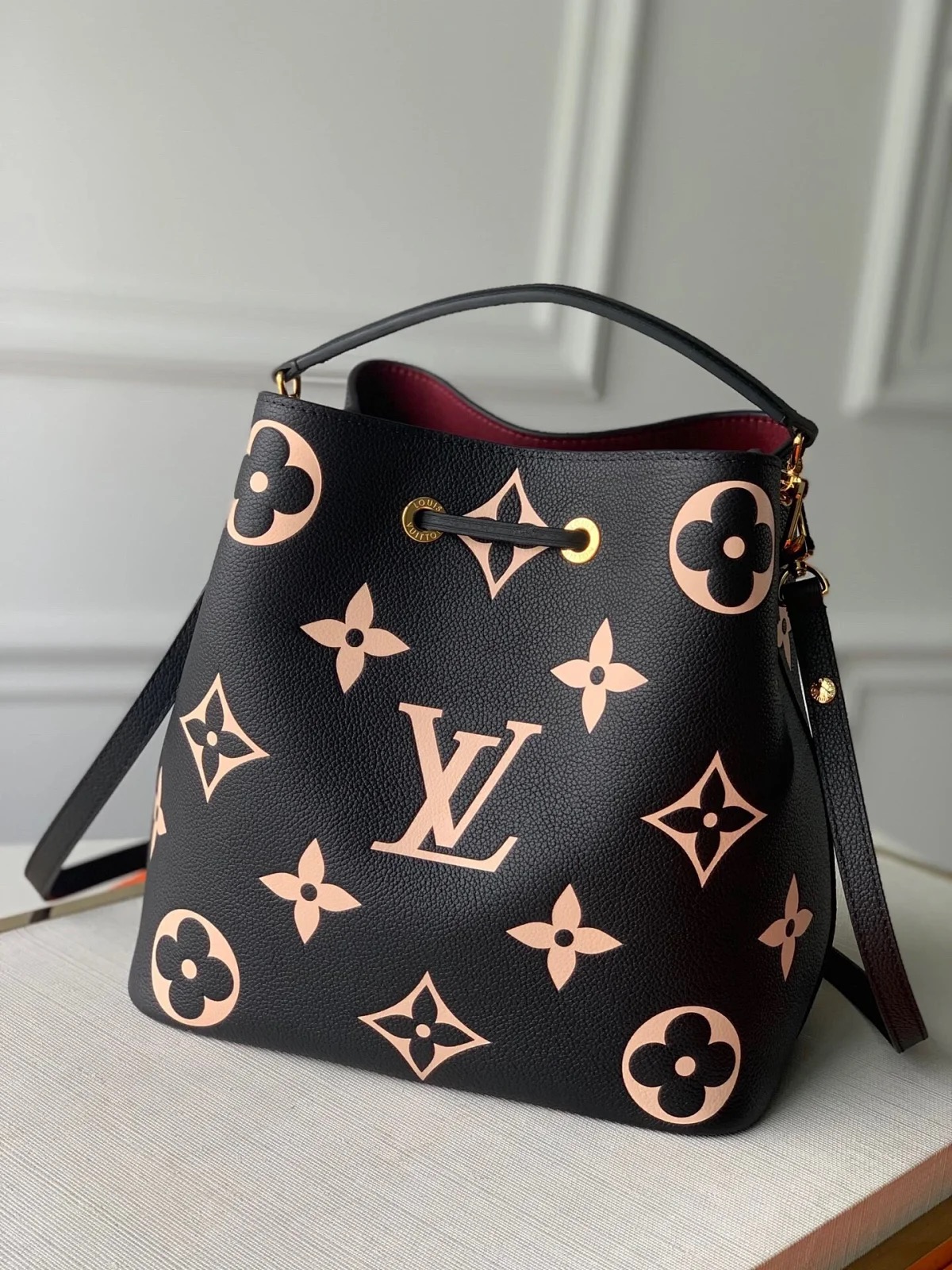 1v M45497 NEONOE MM 26.0*26.0*17.5cm