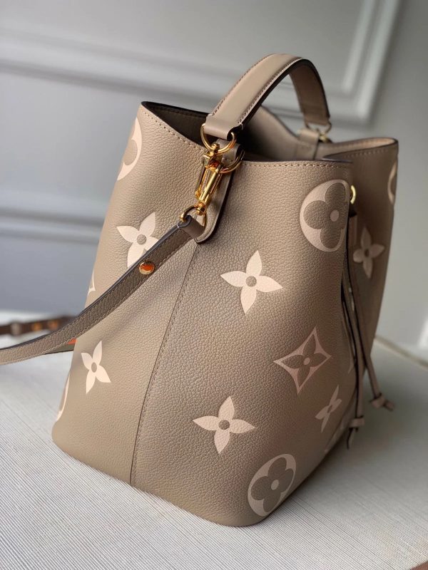 1V M45555 NEONOE  26.0*26.0*17.5cm