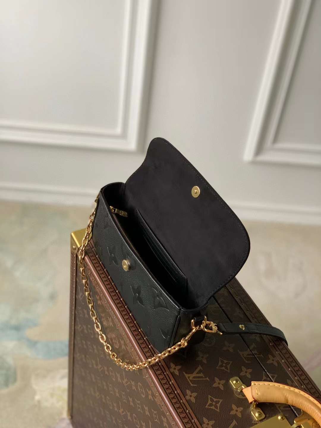 1V Wallet on Chain Ivy M82210 23.5x12.0x4.3CM