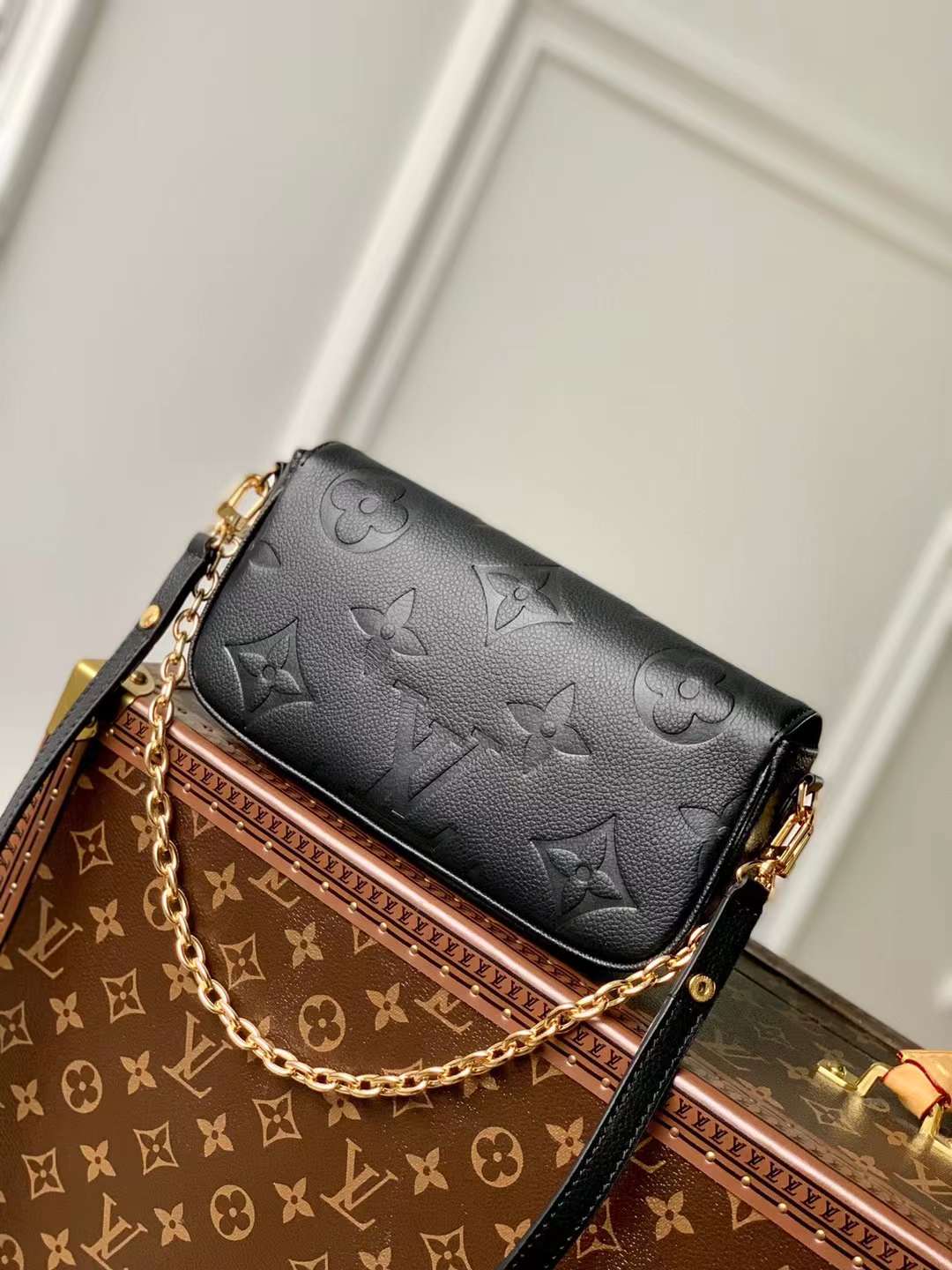 1V Wallet on Chain Ivy M82210 23.5x12.0x4.3CM