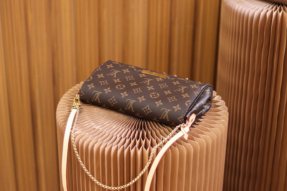 1V MM Monogram Crossbody Bag M40718 26*15*4cm