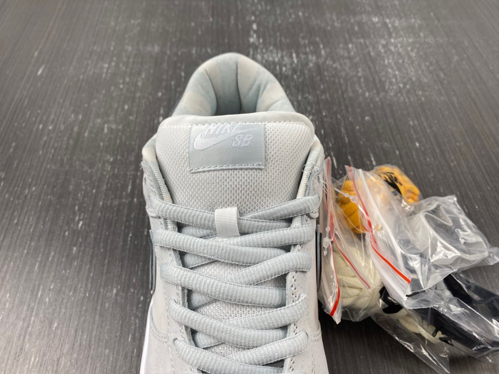 Concepts x Dunk Low OG SB QS White Lobster Friends & Family  FD8776-100