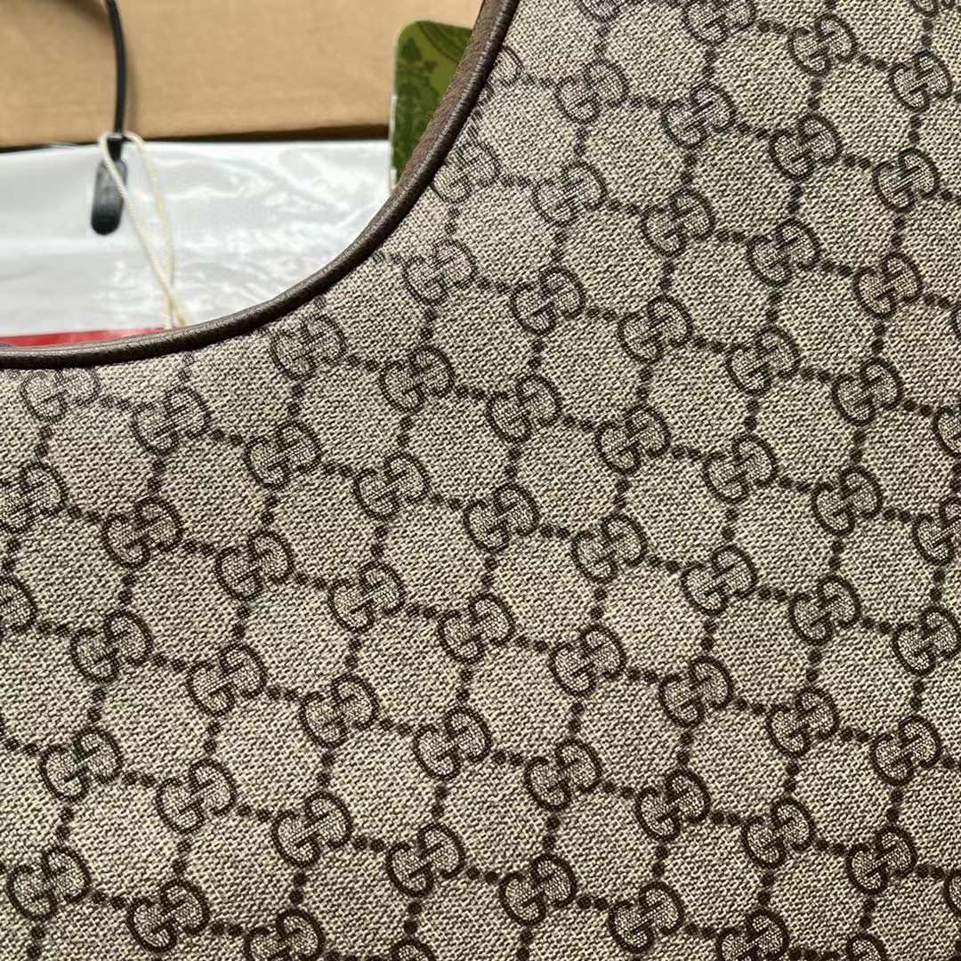 Gvcci  Attache large shoulder bag 702823 35x 32x 6cm