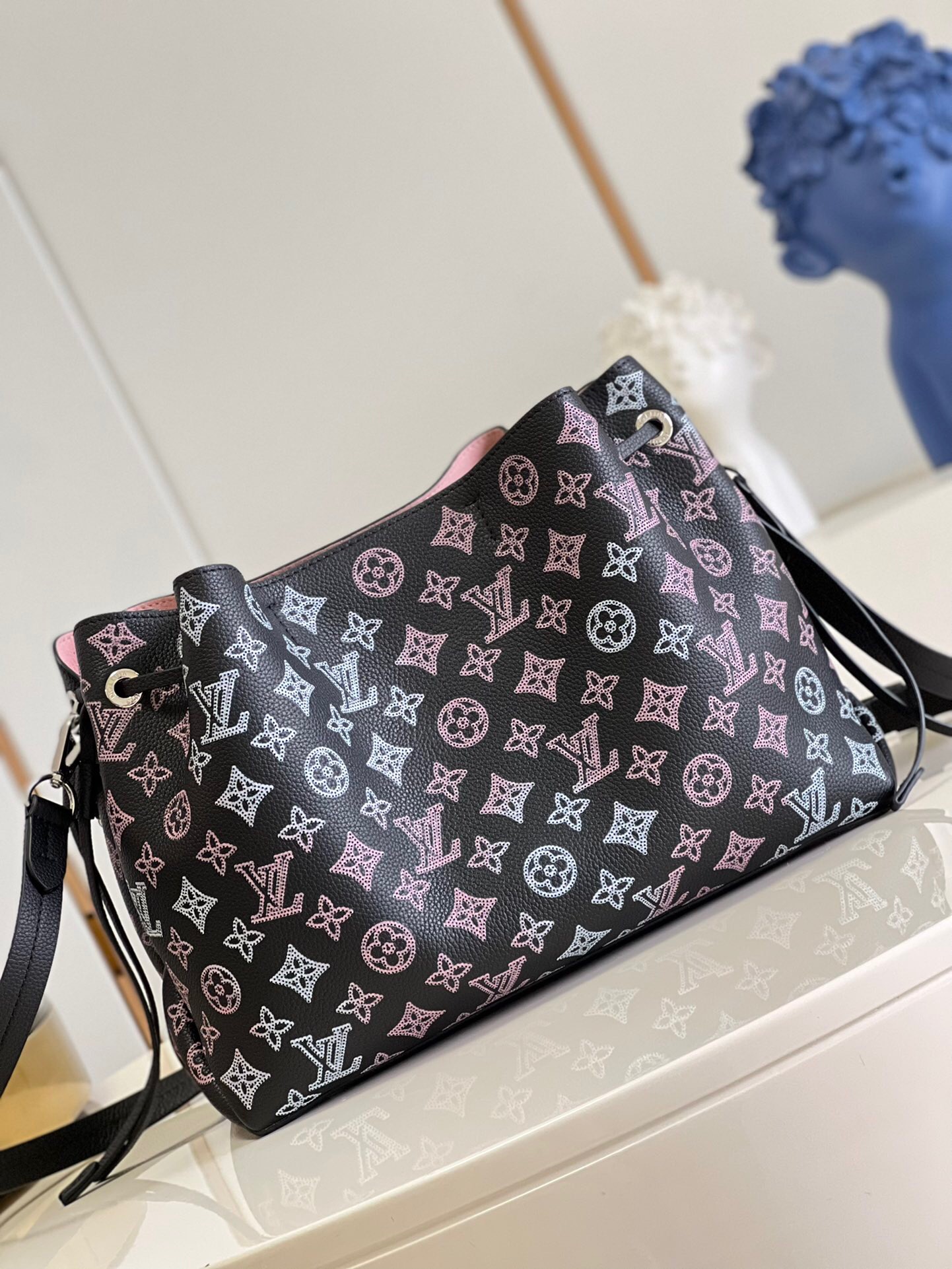 1V Bella Tote M59200 32X23X13 cm