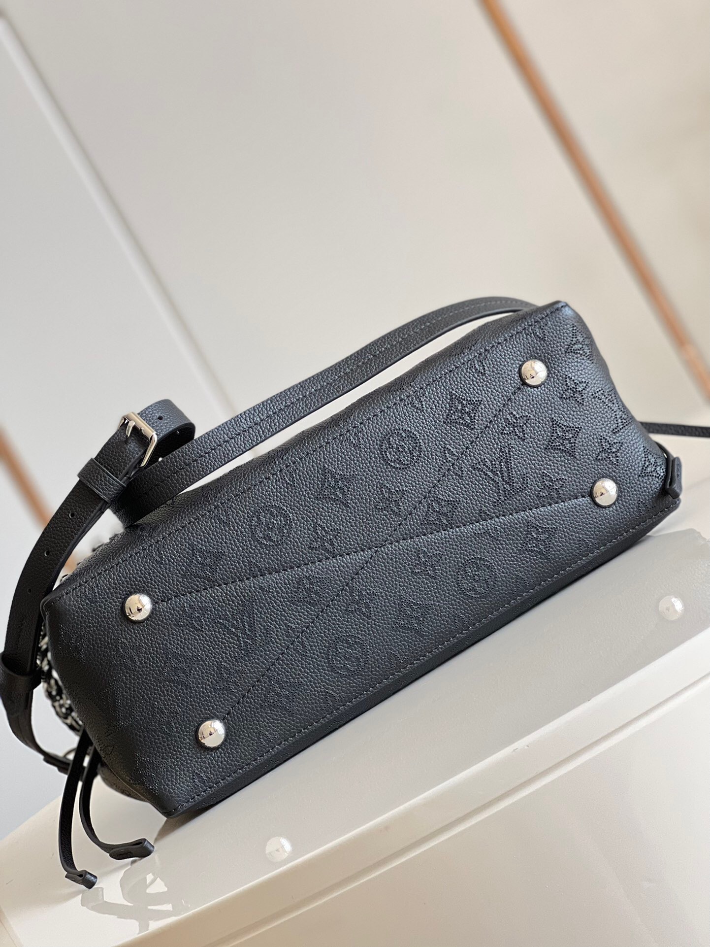 1V Bella Tote M59200 black 32X23X13cm