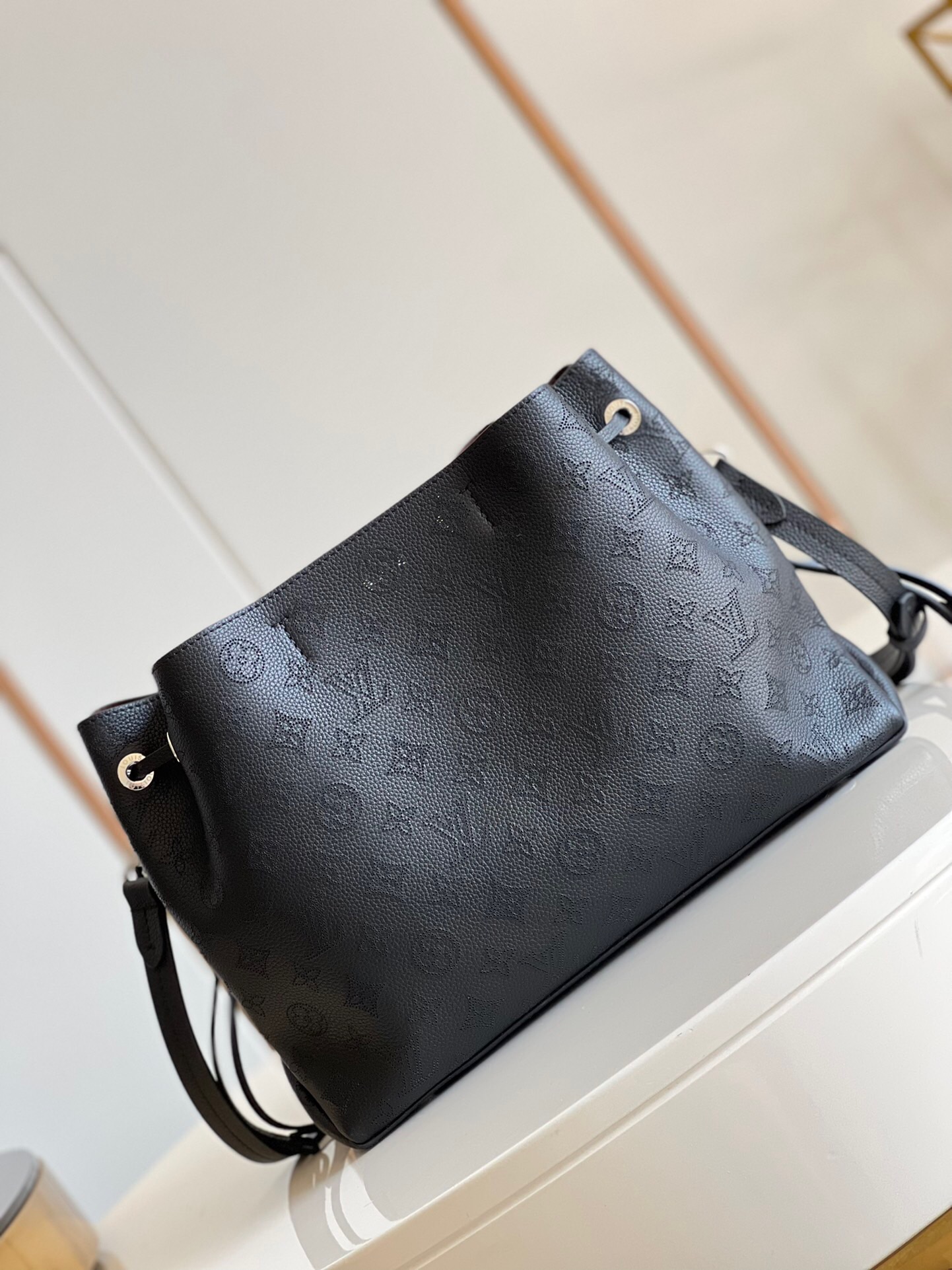 1V Bella Tote M59200 black 32X23X13cm