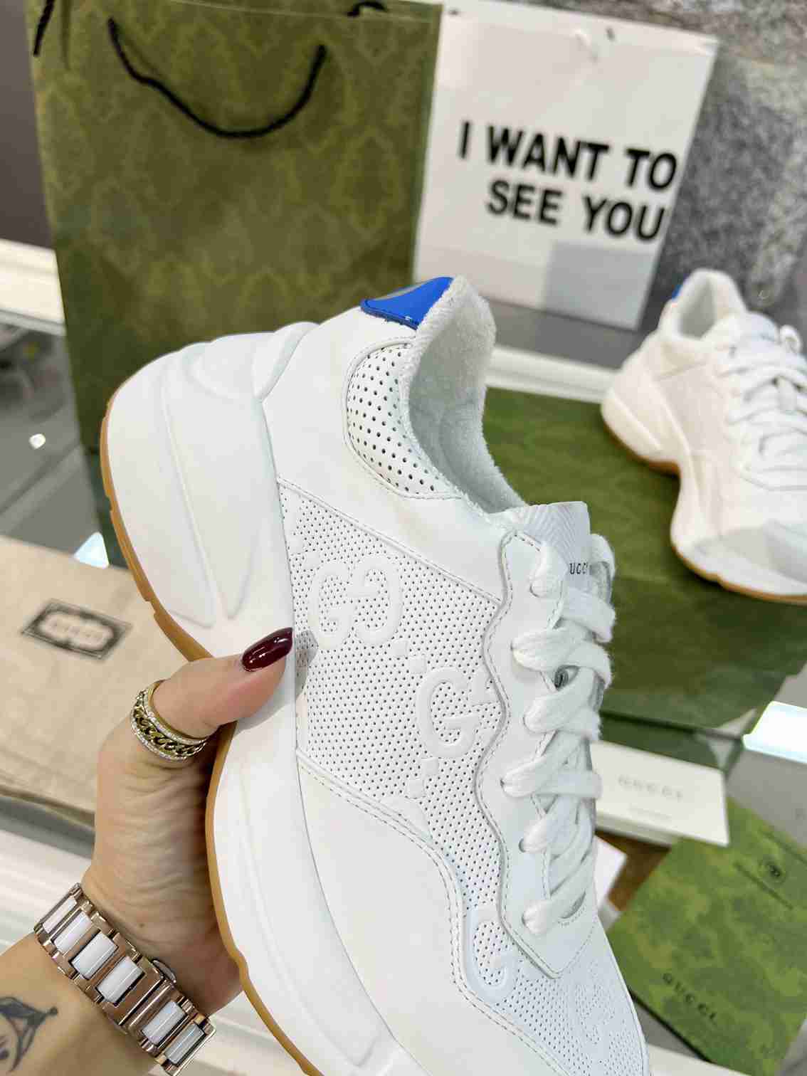 Gvcci sneakers 2023052401