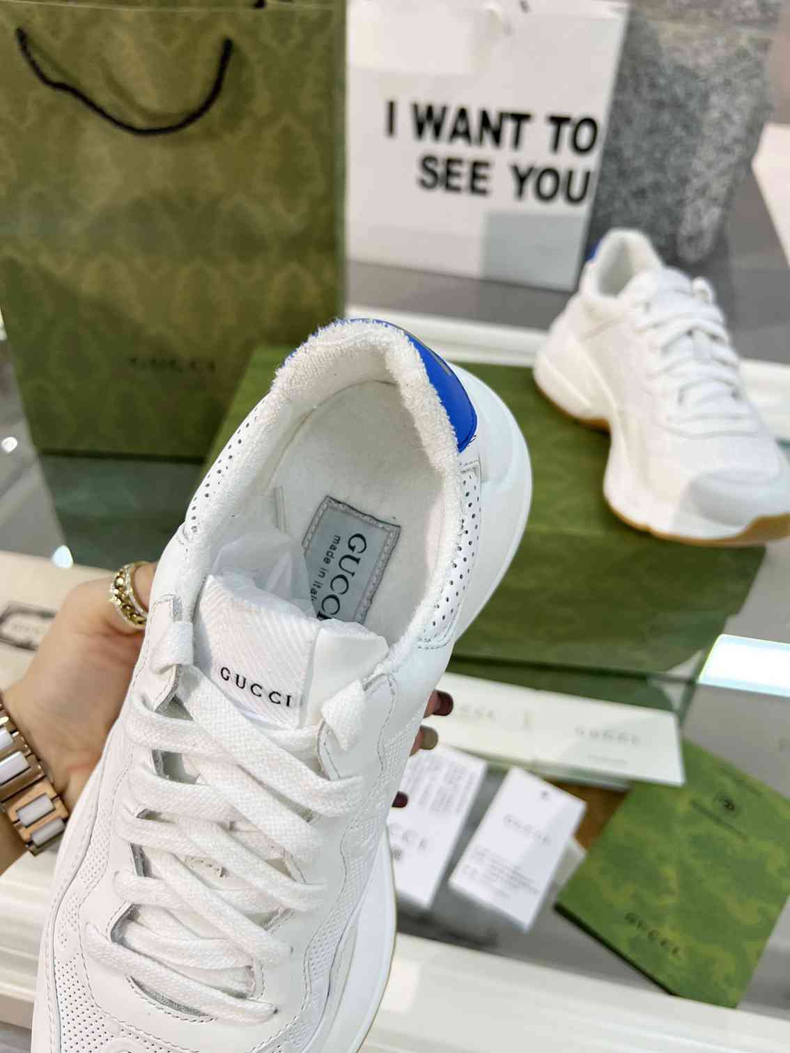 Gvcci sneakers 2023052401