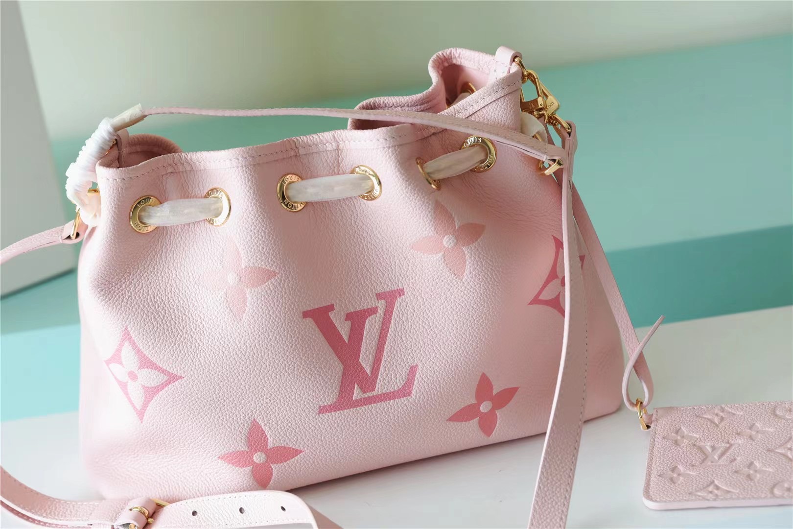1V Summer Bundle M46492 28*20*11.5cm