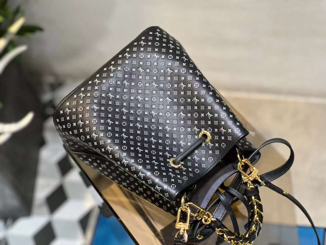 1V M22598 Néonoé BB 20x20x13cm 2023060802