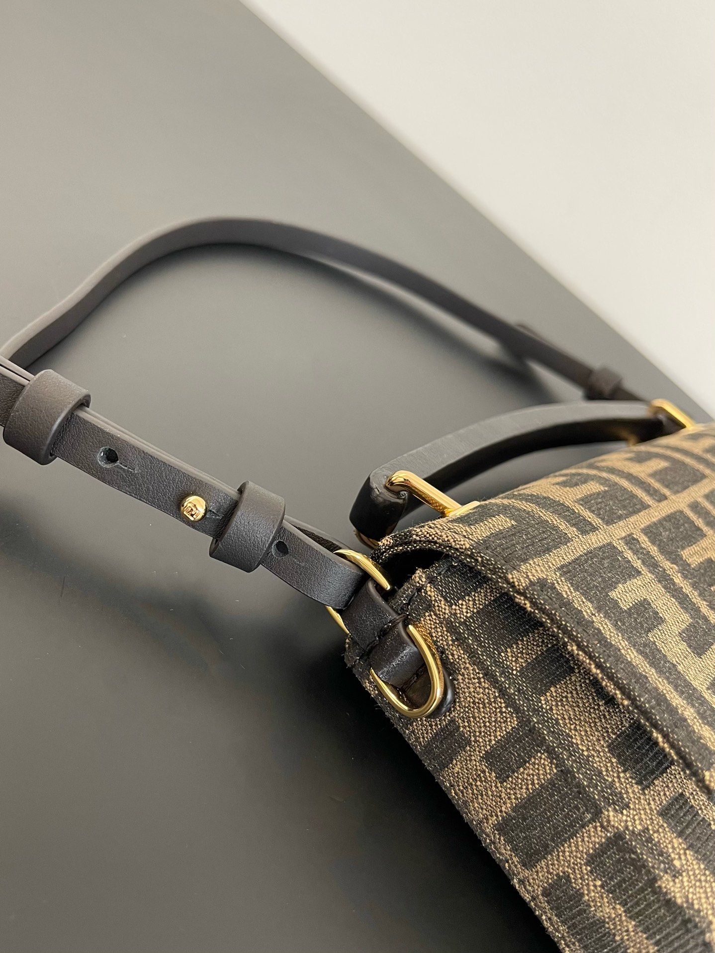 Fend1 crossbody bag 19*3*11CM