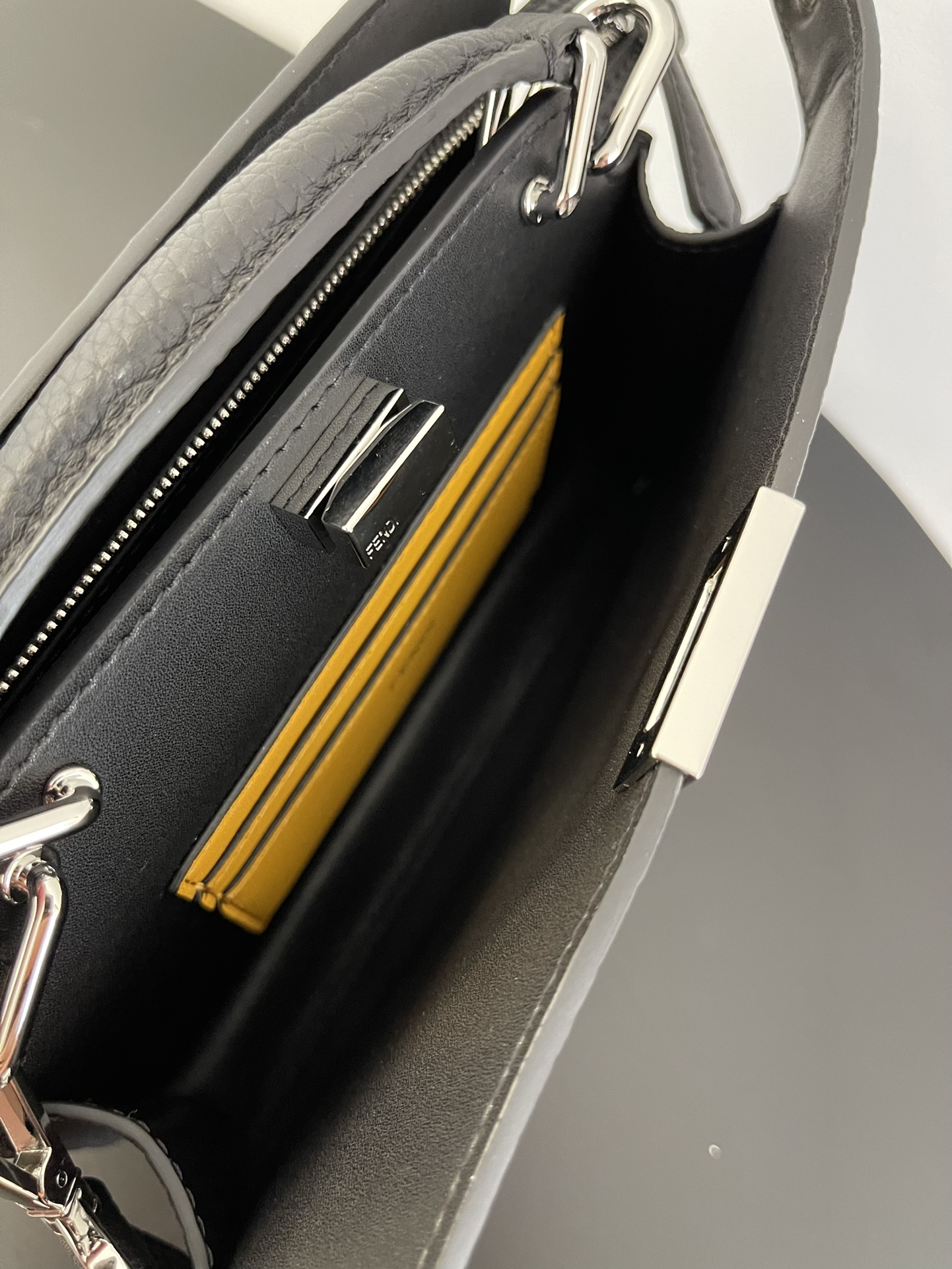 Fend1 Peekaboo bag 27*11*21cm
