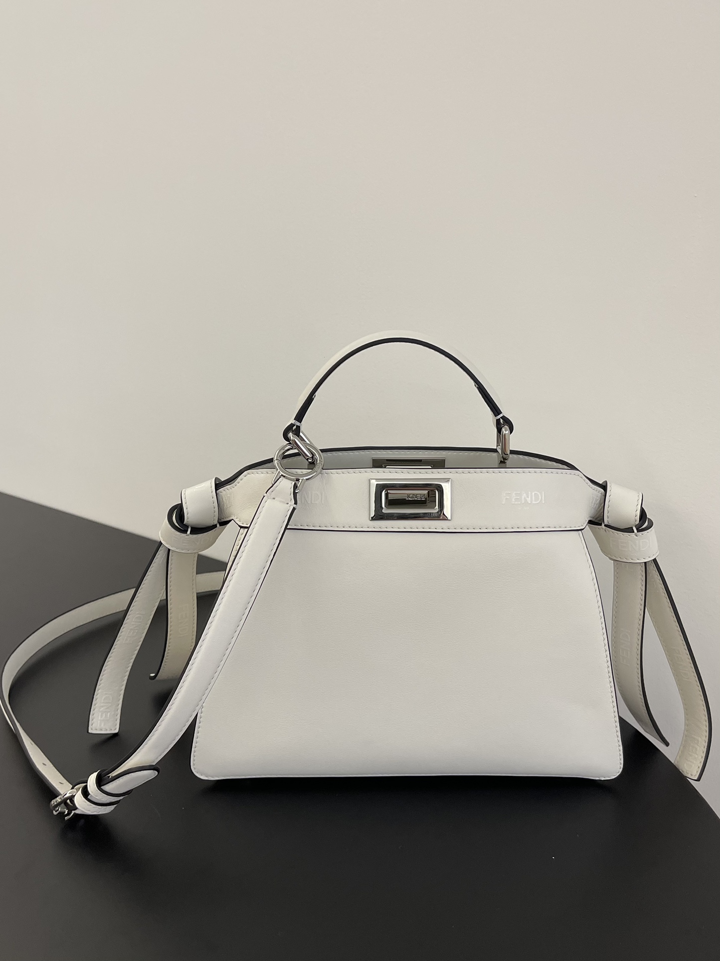 Fend1 Peekaboo bag 27*11*21cm 2023061503