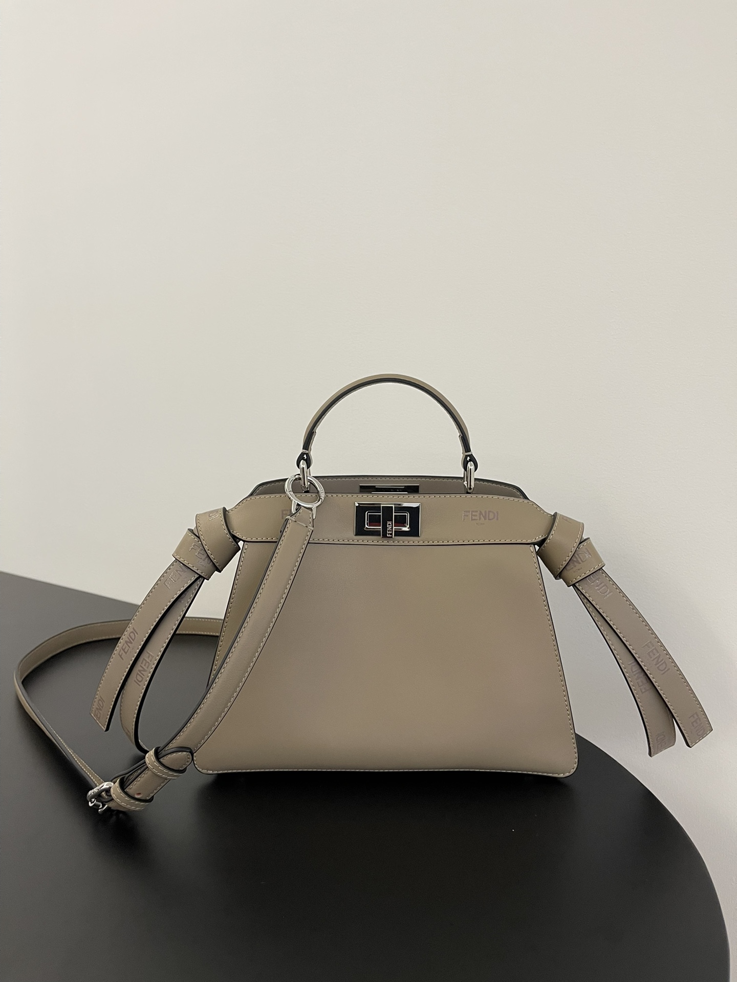 Fend1 Peekaboo bag 27*11*21cm 2023061504