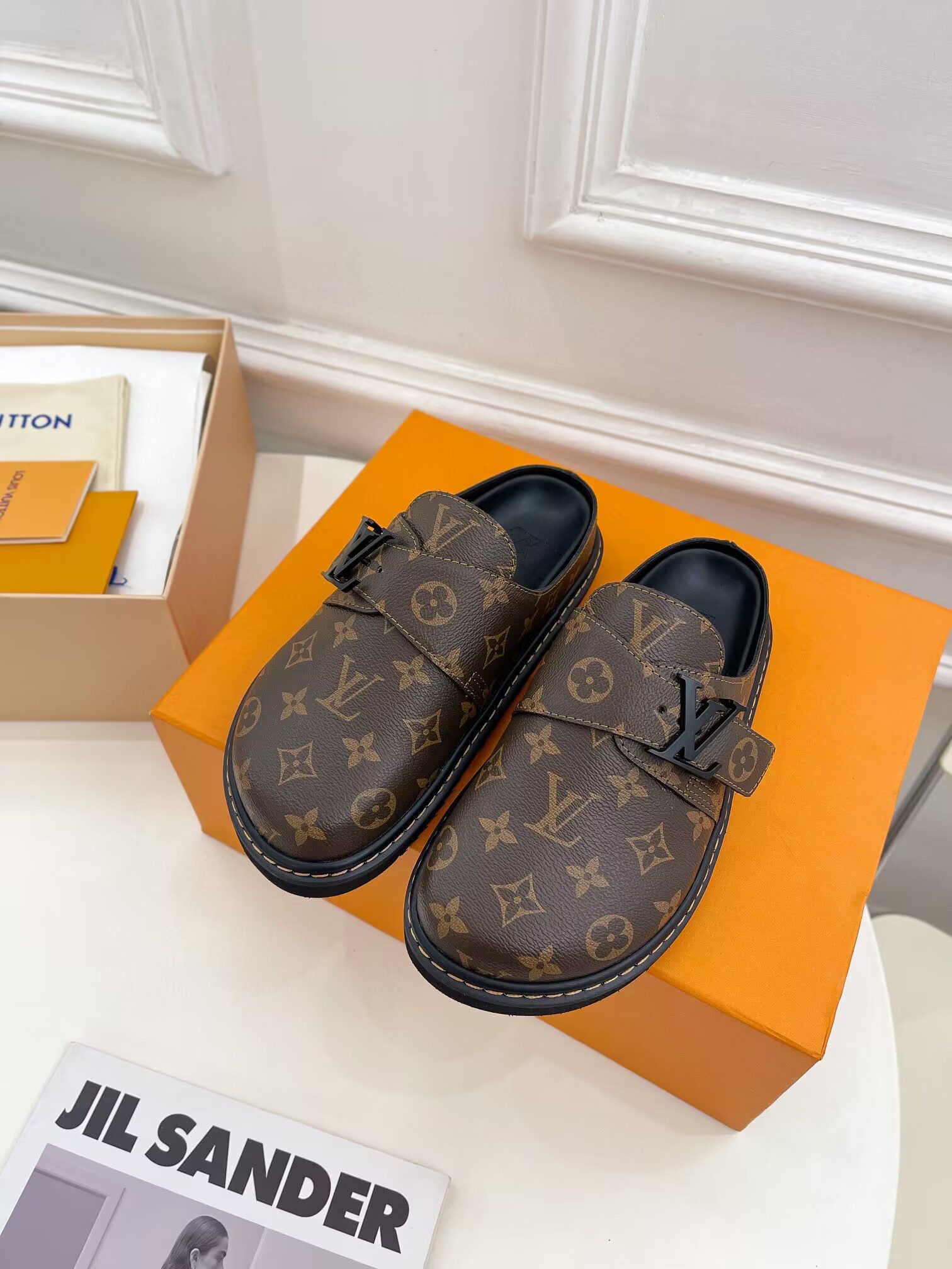 1V shoes 2023061601
