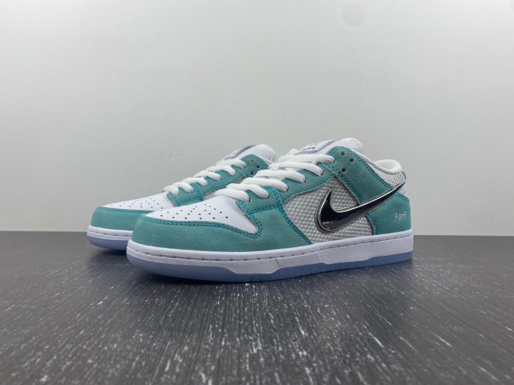 NIKE SB Low  Dunk SDCAI FD2562-400