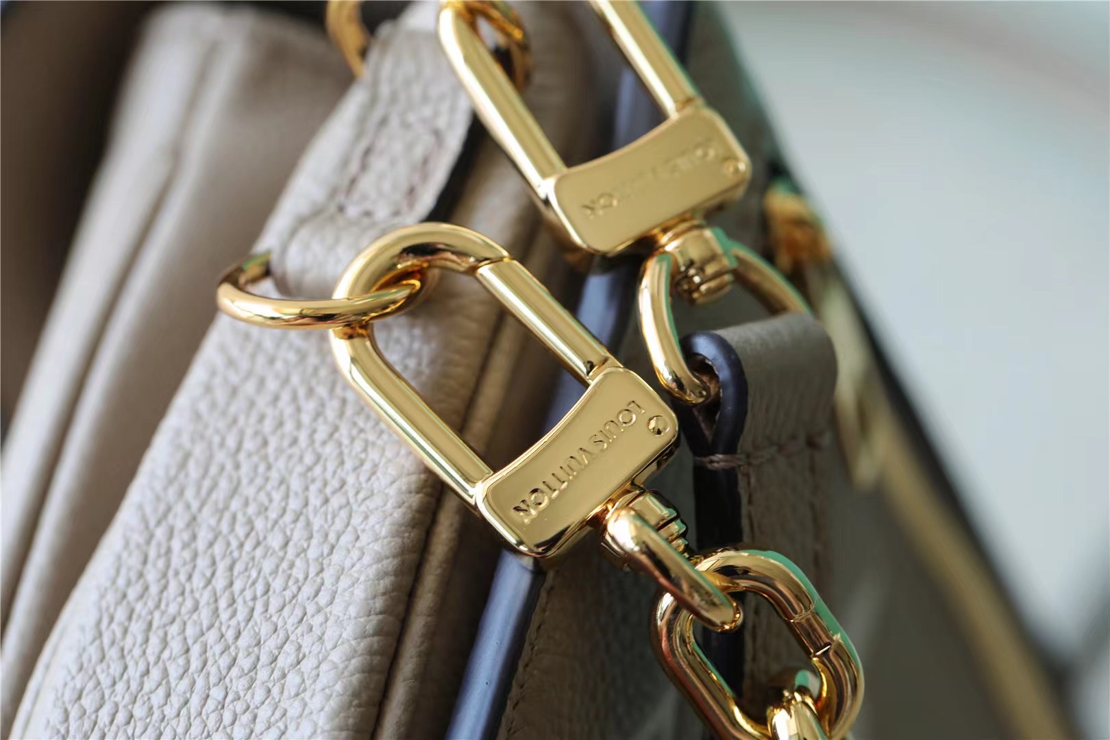 1V Pochette Metis East West 2023070101