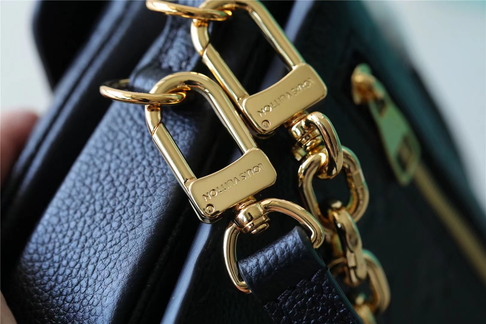 1V Pochette Metis East West 2023070102