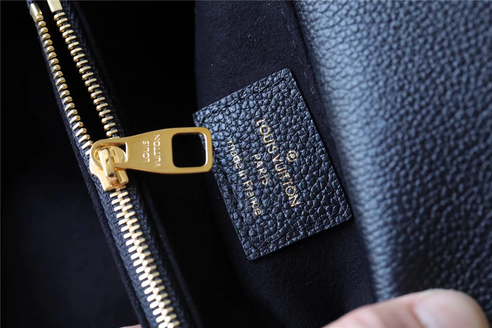 1V Pochette Metis East West 2023070102
