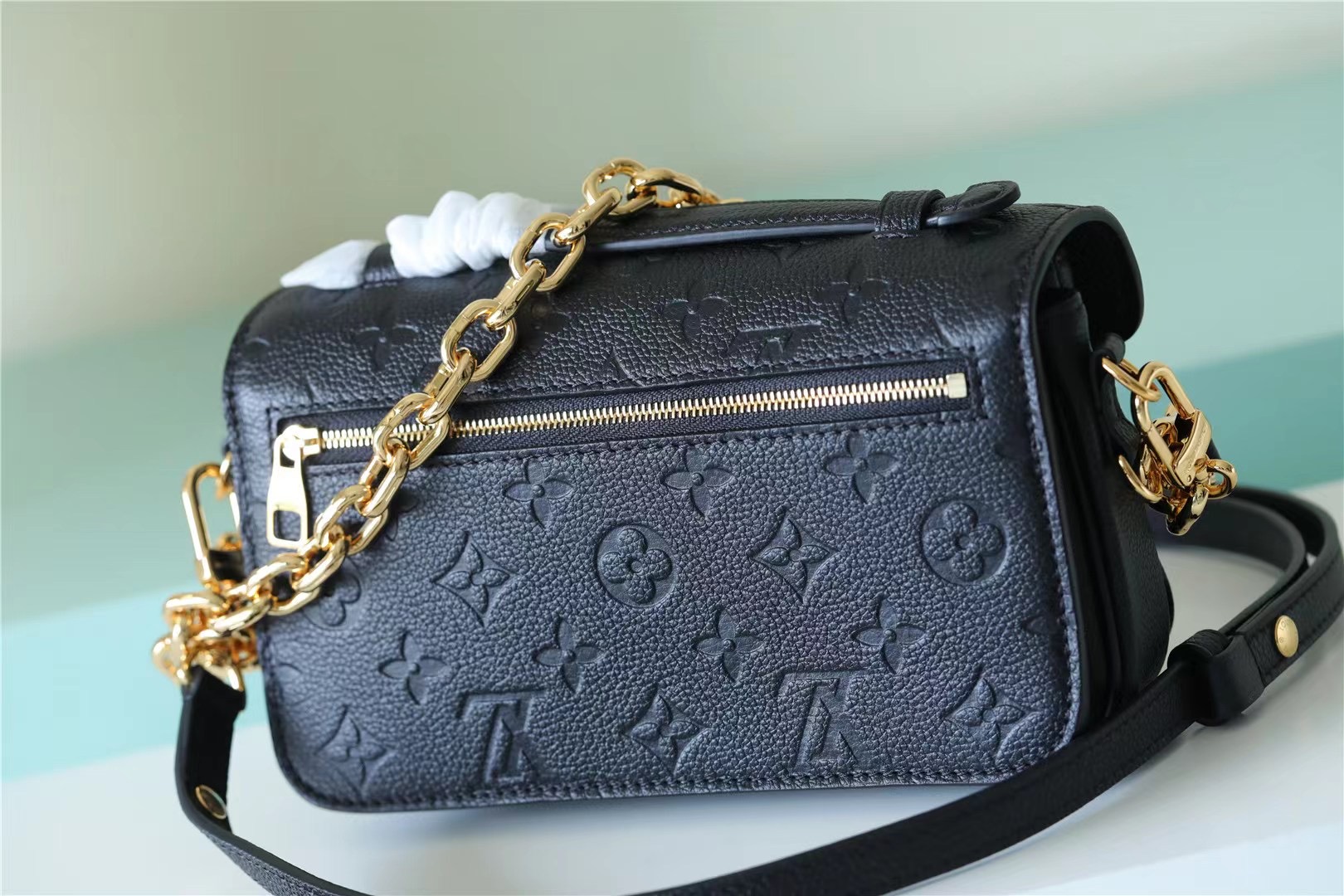1V Pochette Metis East West 2023070102